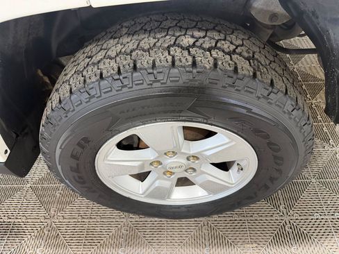 Used 2010 Jeep Liberty Sport w/ Skid Plate Group AWD/4WD image 19