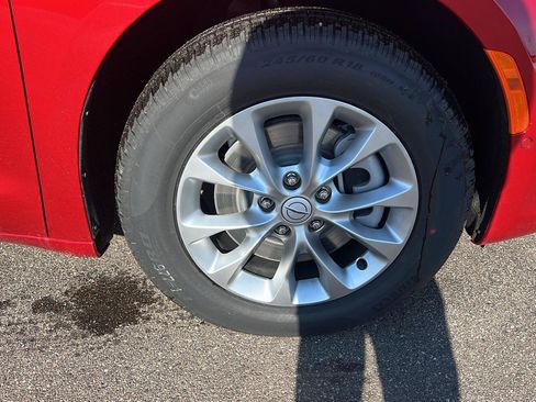 New 2026 Chrysler Pacifica Select AWD/4WD image 9