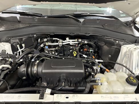 Used 2023 Ford Explorer XLT AWD/4WD image 25