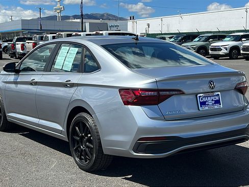 Used 2024 Volkswagen Jetta SE FWD image 7