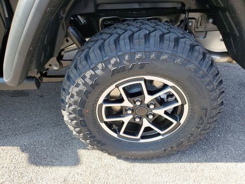 New 2025 Jeep Gladiator Rubicon w/ Convenience Group image 6