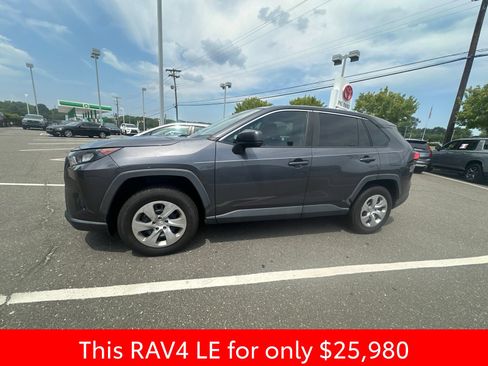 Used 2022 Toyota RAV4 LE FWD image 21