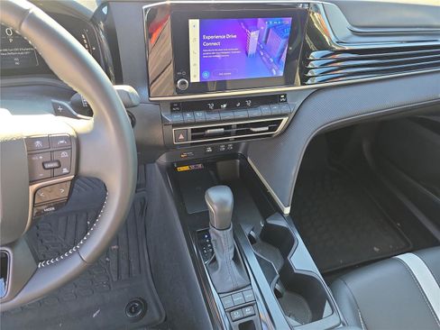 Used 2025 Toyota Camry SE image 28