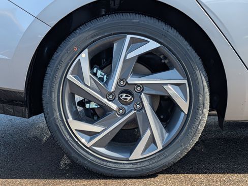 New 2026 Hyundai Elantra Limited image 9