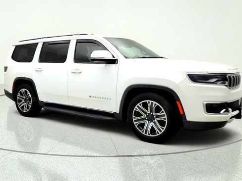 Used 2022 Jeep Wagoneer Series III AWD/4WD image 3