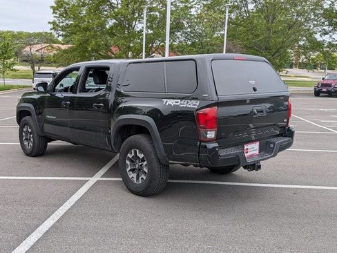 Used 2018 Toyota Tacoma TRD Off-Road AWD/4WD image 7
