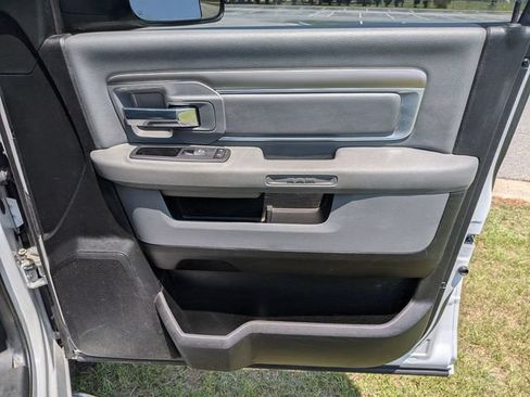 Used 2018 RAM 2500 SLT RWD image 32