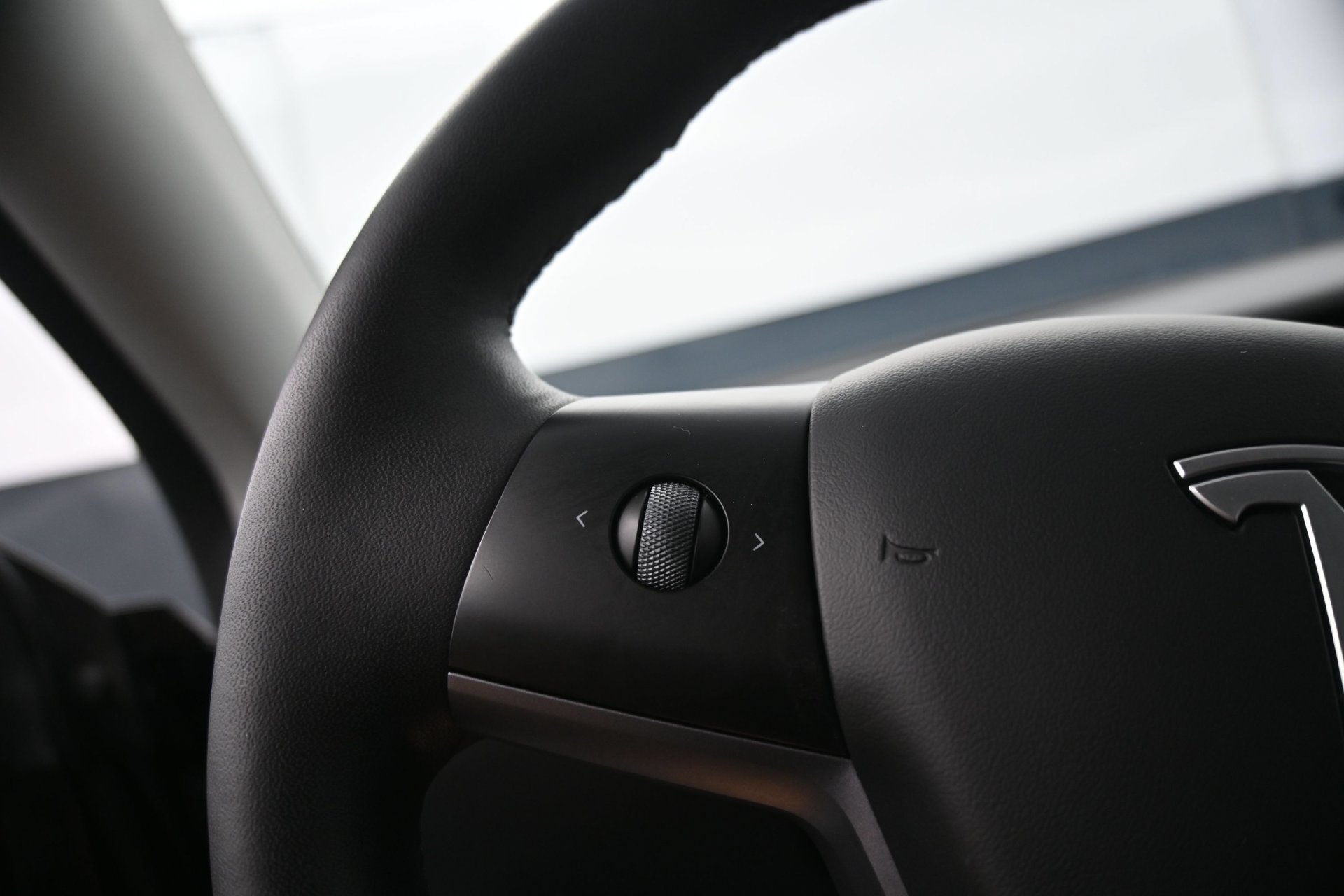 Used 2023 Tesla Model Y Long Range AWD/4WD image 23