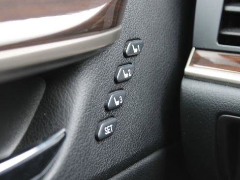 Used 2017 Lexus ES 350 w/ Luxury Package image 24