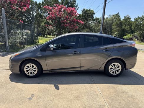 Used 2016 Toyota Prius Two FWD image 4