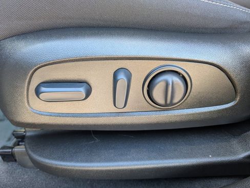 Used 2023 Chevrolet Blazer LT image 17