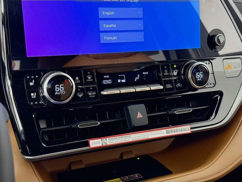 New 2026 Toyota Highlander Platinum AWD/4WD image 18