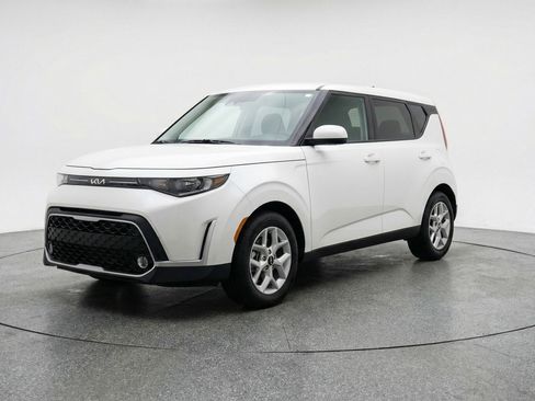 Used 2025 Kia Soul LX w/ LX Technology Package image 3