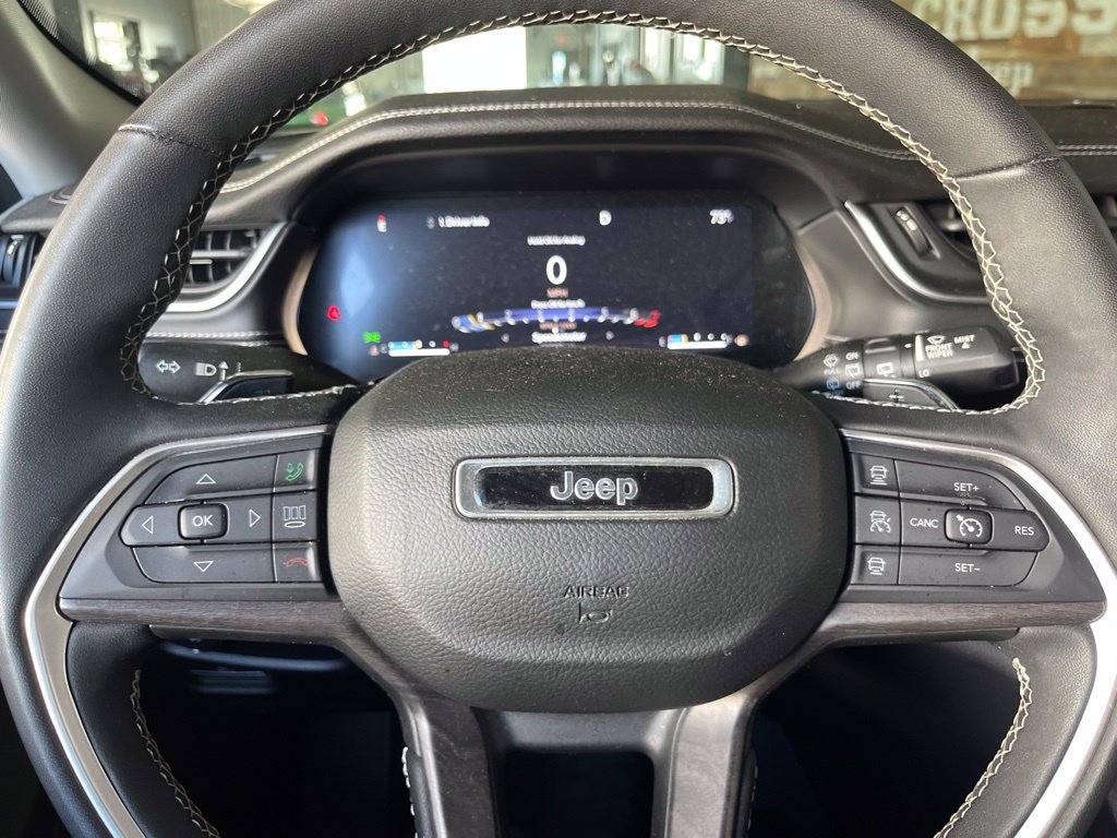 Used 2023 Jeep Grand Cherokee L Limited w/ Luxury Tech Group II AWD/4WD image 20