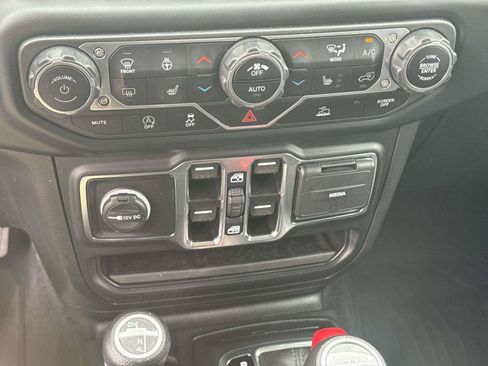 Used 2023 Jeep Gladiator Sport AWD/4WD image 26