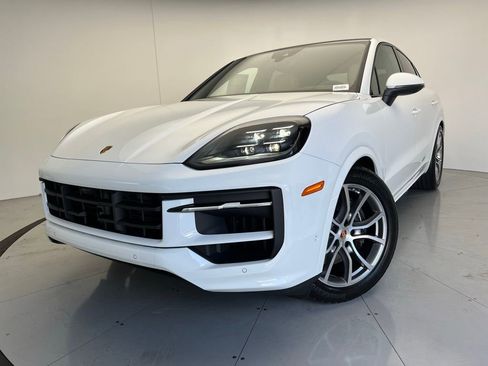 Certified 2025 Porsche Cayenne Coupe AWD/4WD image 1