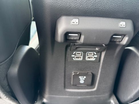 Used 2024 Jeep Wrangler Unlimited Rubicon AWD/4WD image 19