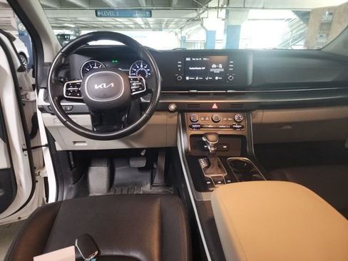 Used 2023 Kia Carnival LX FWD image 6