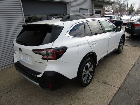 Used 2022 Subaru Outback Limited w/ Popular Package #2 image 3