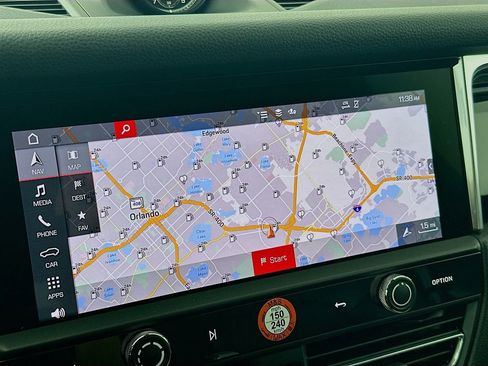 Certified 2025 Porsche Macan image 16