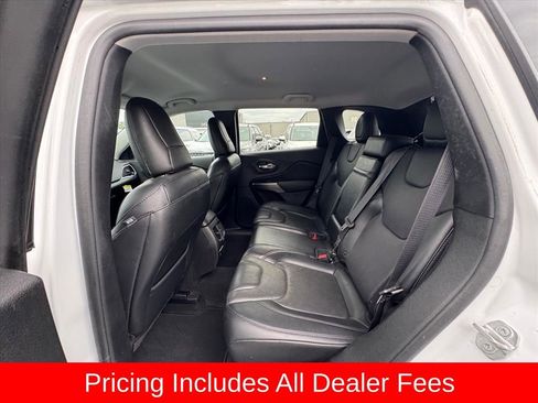 Used 2019 Jeep Cherokee Limited FWD image 12