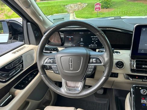 Used 2020 Lincoln Navigator Reserve w/ Luxury Package AWD/4WD image 23