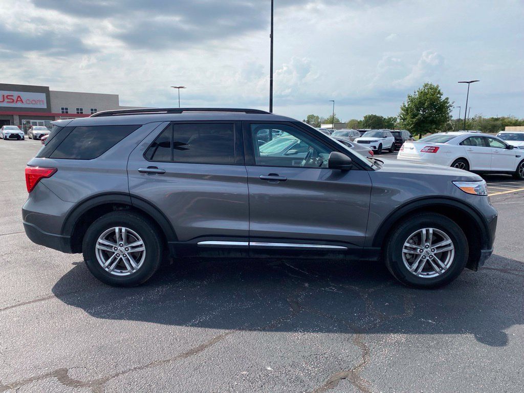 Used 2021 Ford Explorer XLT w/ Equipment Group 202A AWD/4WD image 7