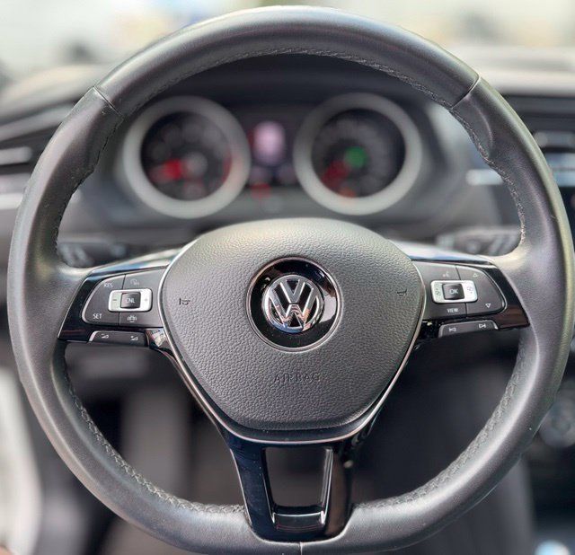 Used 2020 Volkswagen Tiguan SE AWD/4WD image 13