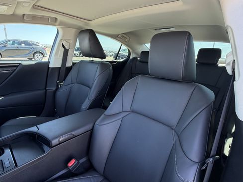 Certified 2025 Lexus ES 350 FWD image 18