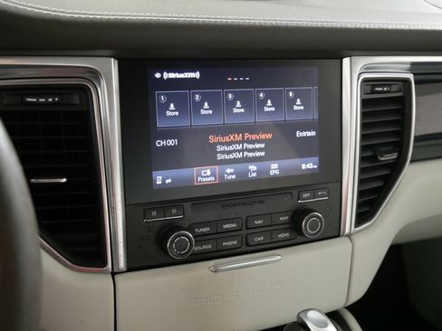 Used 2017 Porsche Macan S image 22