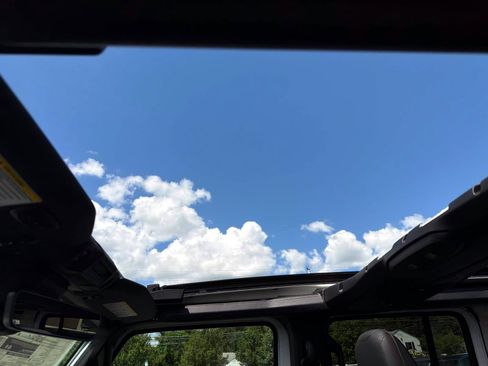 New 2026 Jeep Wrangler Unlimited Sahara AWD/4WD image 7