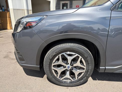 Used 2023 Subaru Forester Premium AWD/4WD image 10