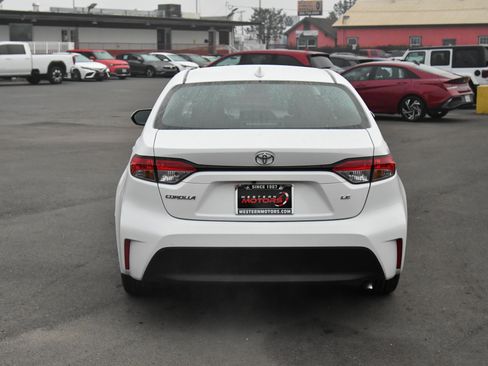 Used 2024 Toyota Corolla LE image 7