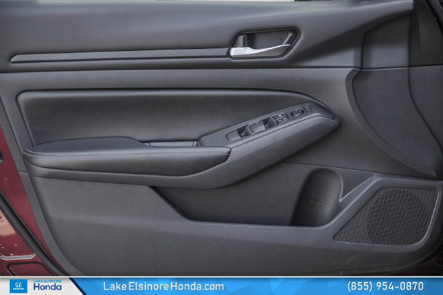 Used 2025 Nissan Altima 2.5 SV FWD image 13
