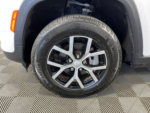 Used 2024 Jeep Grand Cherokee Limited AWD/4WD image 10