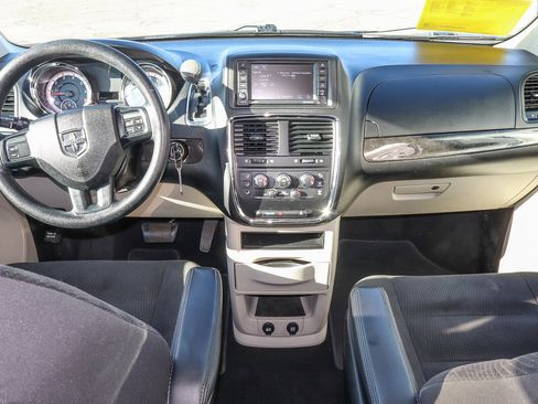 Used 2019 Dodge Grand Caravan SE image 11