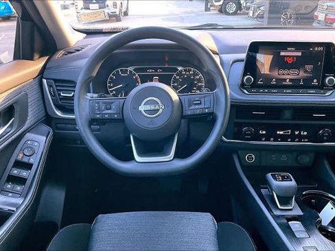 Certified 2023 Nissan Rogue SV image 5