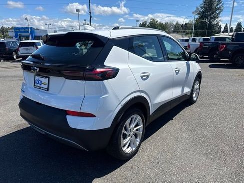Used 2023 Chevrolet Bolt EUV LT FWD image 5