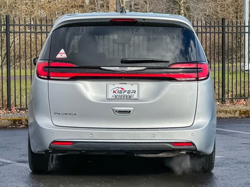 Used 2024 Chrysler Pacifica Touring-L FWD image 35