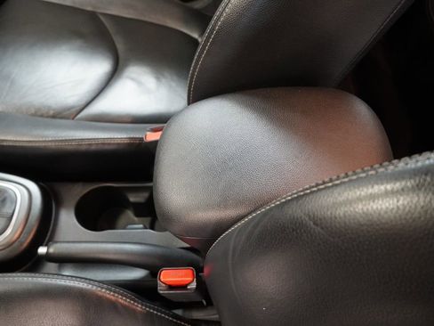 Used 2013 Kia Soul ! w/ Premium Pkg FWD image 23
