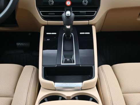 Used 2026 Porsche Macan AWD/4WD image 10