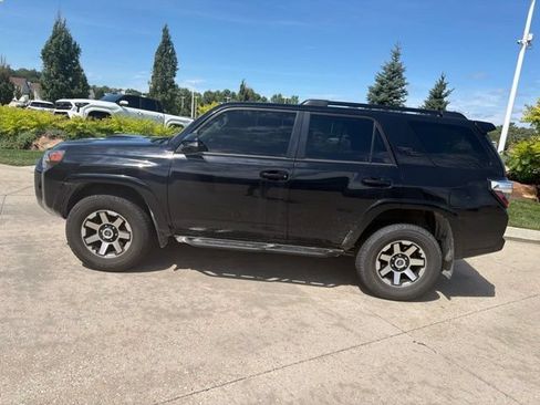 Used 2023 Toyota 4Runner TRD Off-Road Premium w/ Moonroof Package AWD/4WD image 7