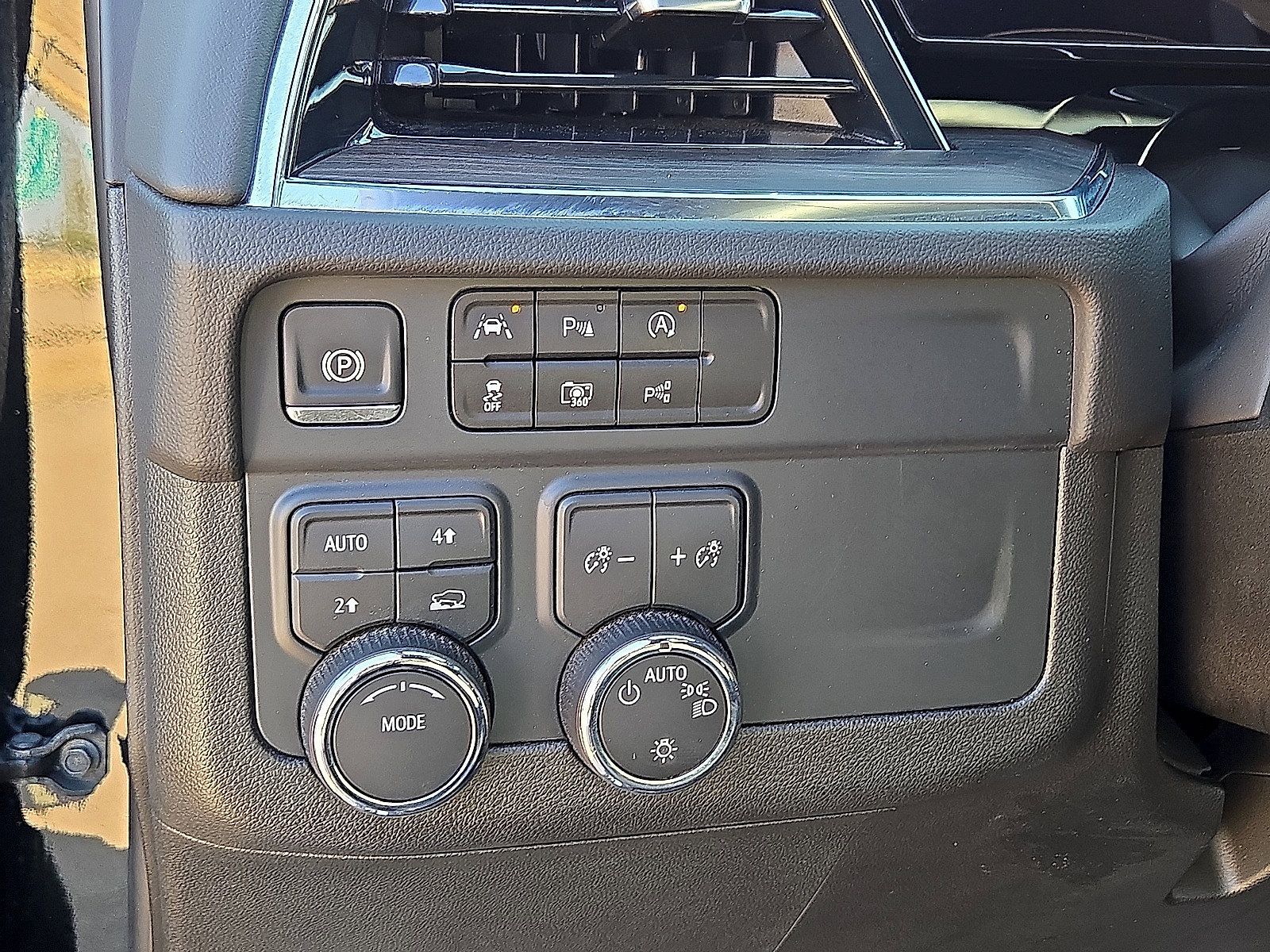 Used 2025 Chevrolet Tahoe LT AWD/4WD image 25