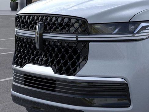New 2025 Lincoln Navigator L Reserve w/ Jet Appearance Package image 17