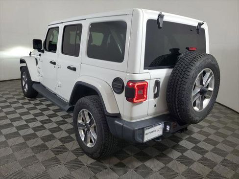 Used 2020 Jeep Wrangler Unlimited Sahara AWD/4WD image 4