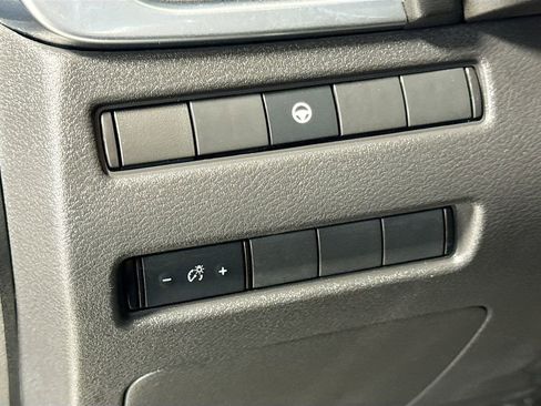 Used 2022 Nissan Rogue SV image 26