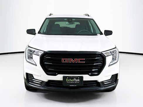 Used 2022 GMC Terrain SLE w/ Driver Convenience Package image 2