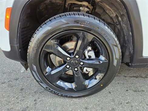 Used 2023 Jeep Grand Cherokee Altitude image 9