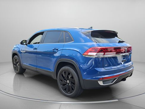 Used 2025 Volkswagen Atlas Cross Sport SE FWD image 3