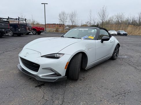 Used 2016 MAZDA MX-5 Miata Club RWD image 8